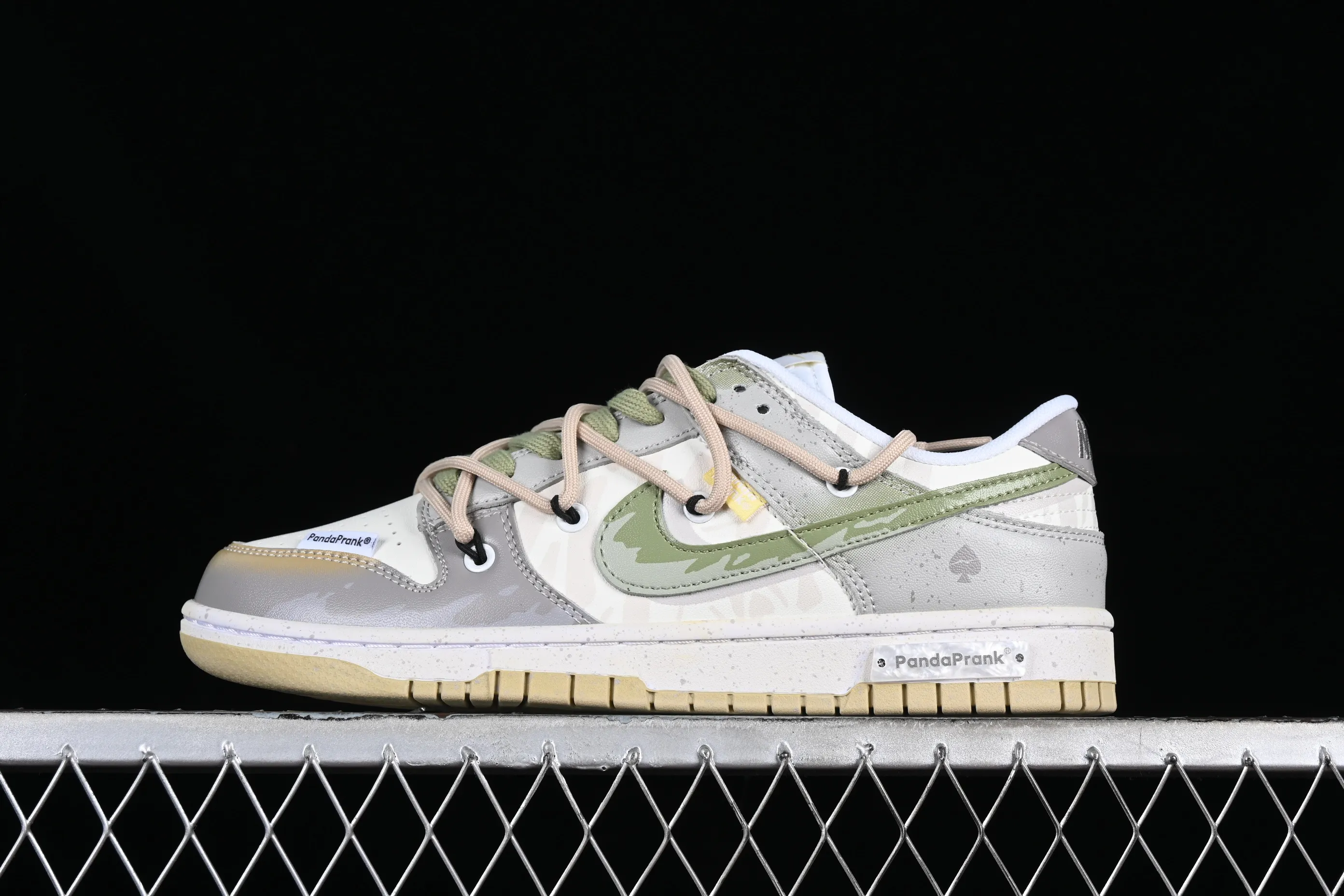 All Categories Nk SB Dunk Series Nk SB Dunk Low Low-top sneakers Nk Dunk Low Panda Prank-Tide SB strappy low-top casual sneakers DV0833-100